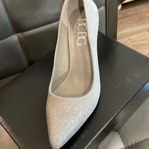 Silver gray pump